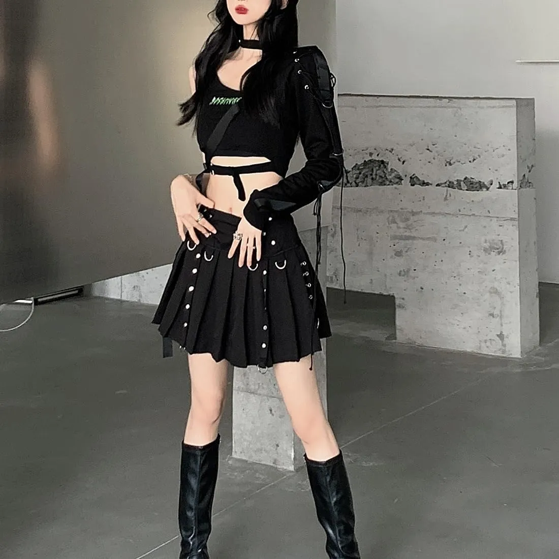 Y2K Gothic Kawaii Vintage Casual Style Zipper High Waisted Rivet Trim Ribbon Black Pleated Skirt for Women