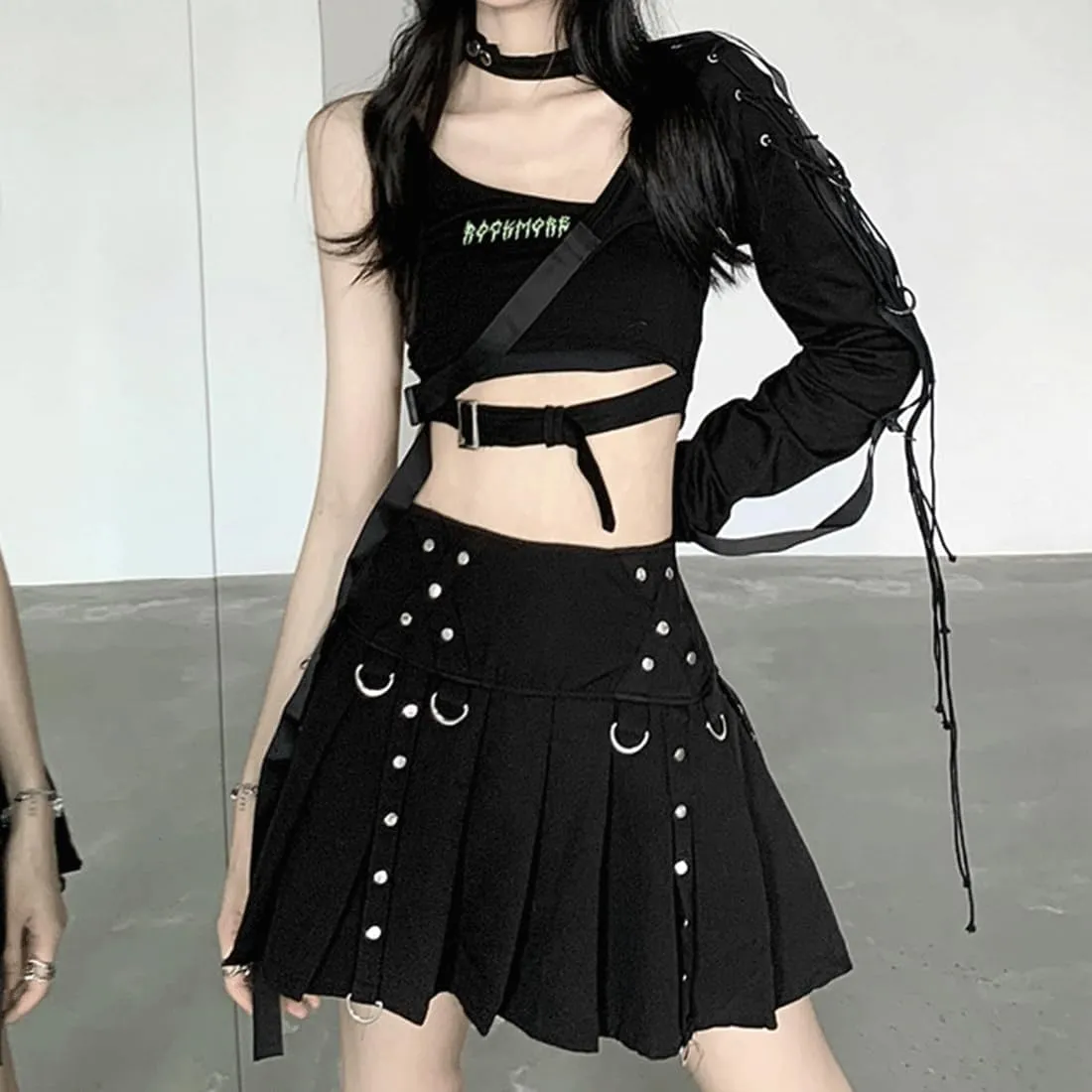 Y2K Gothic Kawaii Vintage Casual Style Zipper High Waisted Rivet Trim Ribbon Black Pleated Skirt for Women